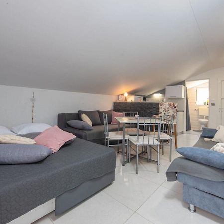 Apartments Mil - 30 M From Beach Ribarica Zewnętrze zdjęcie